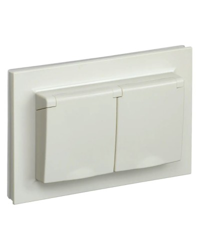 Розетка 2-местная с з/к РСбш12-3-44-БрКр бежевый BRITE (BR-R26-16-44-K10-F). Розетка с заземлением с защитными шторками и крышкой в сборе. IEK в Севастополе
