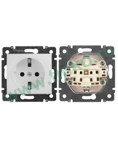 Розетка Valena 2К+3 10/16А, белый (774420). Розетка. LegranD в Севастополе